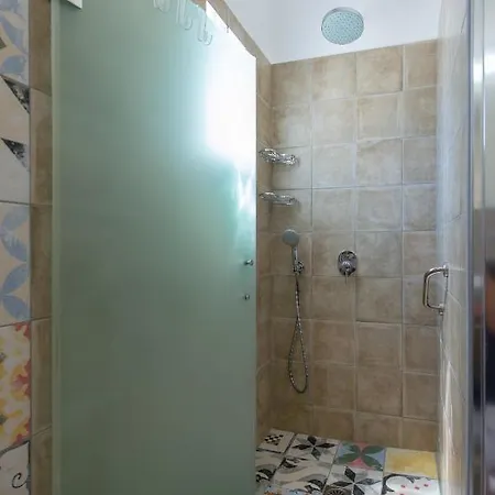 Morpheas Sifnos Konukevi Kamarai