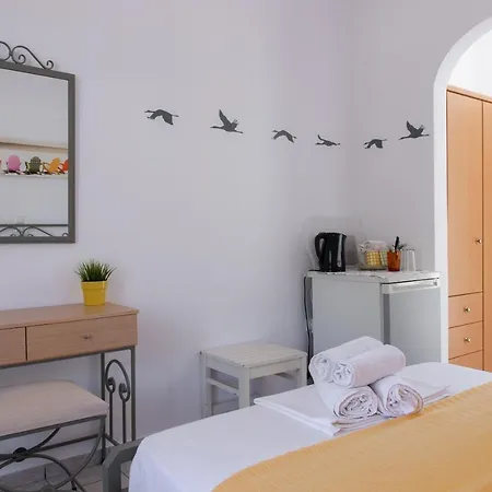 Morpheas Sifnos Konukevi Kamarai